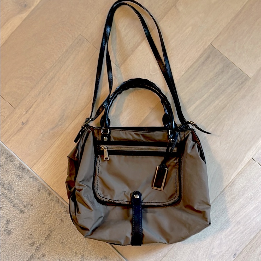Gryson Olivia Bag, Mushroom, 12” x 19 “ sides unsnapped/ 15” sides snapped x 4”